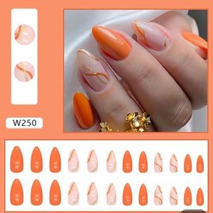 PRESS ON NAILS (ALMOND)